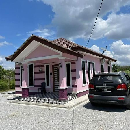 Homestay Armand Pengkalan Balak Melaka Masjid Tanah Exterior foto